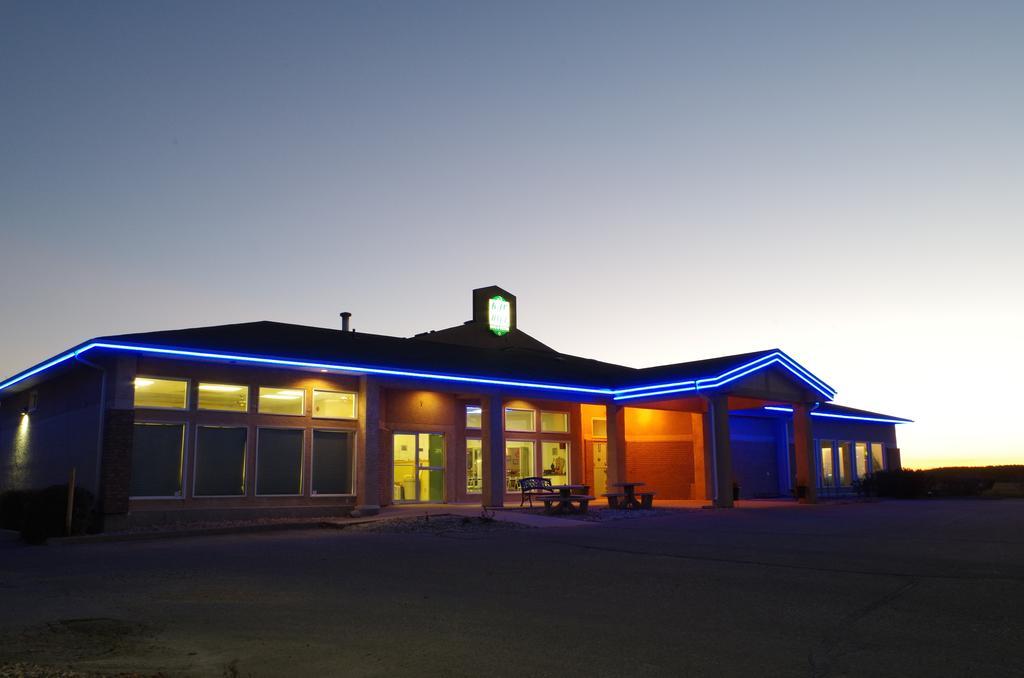 Bay Hill Inns & Suites Neepawa Ngoại thất bức ảnh