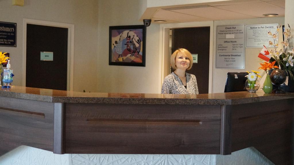 Bay Hill Inns & Suites Neepawa Ngoại thất bức ảnh