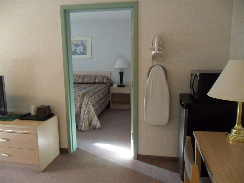 Bay Hill Inns & Suites Neepawa Ngoại thất bức ảnh
