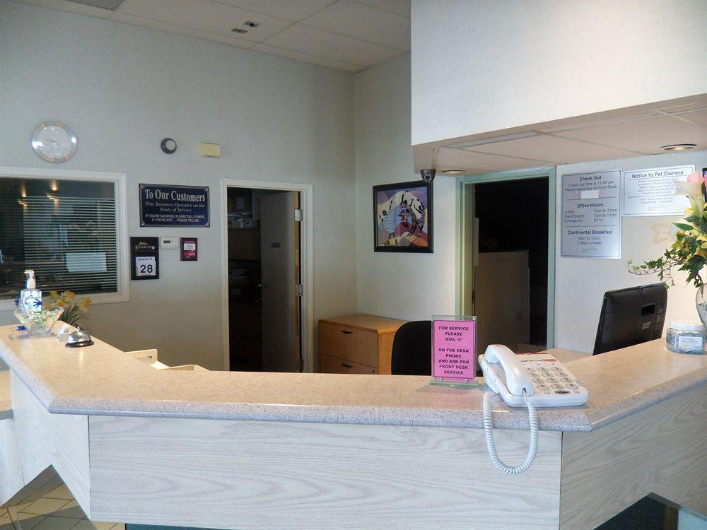 Bay Hill Inns & Suites Neepawa Ngoại thất bức ảnh