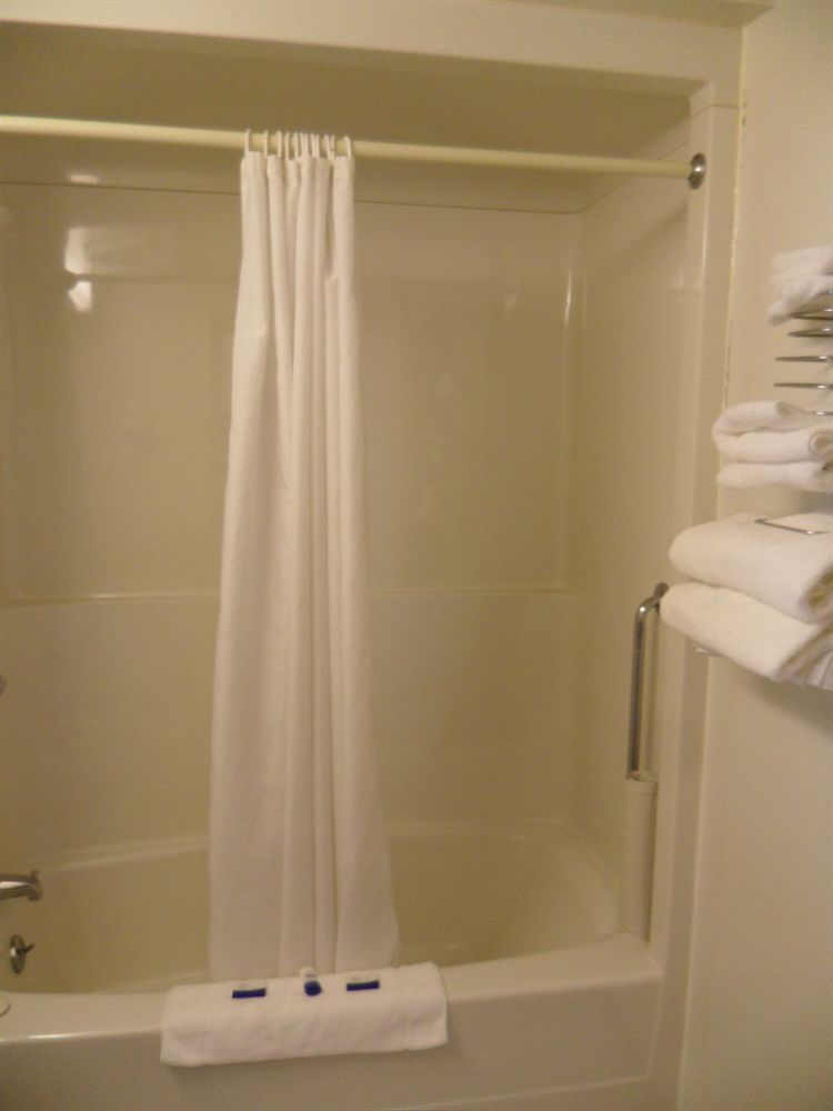 Bay Hill Inns & Suites Neepawa Ngoại thất bức ảnh