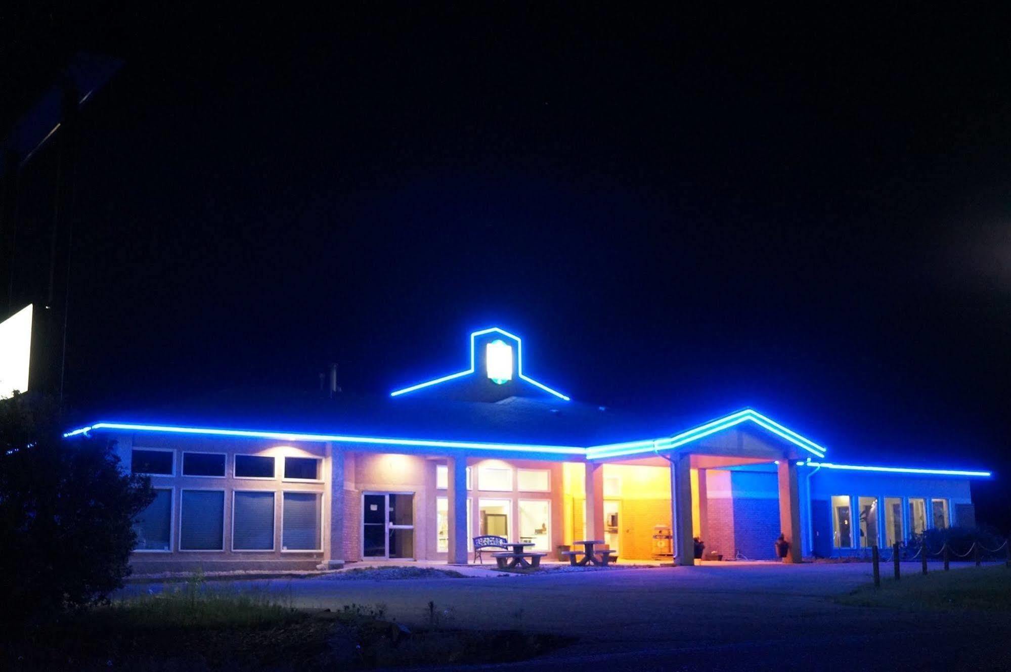 Bay Hill Inns & Suites Neepawa Ngoại thất bức ảnh