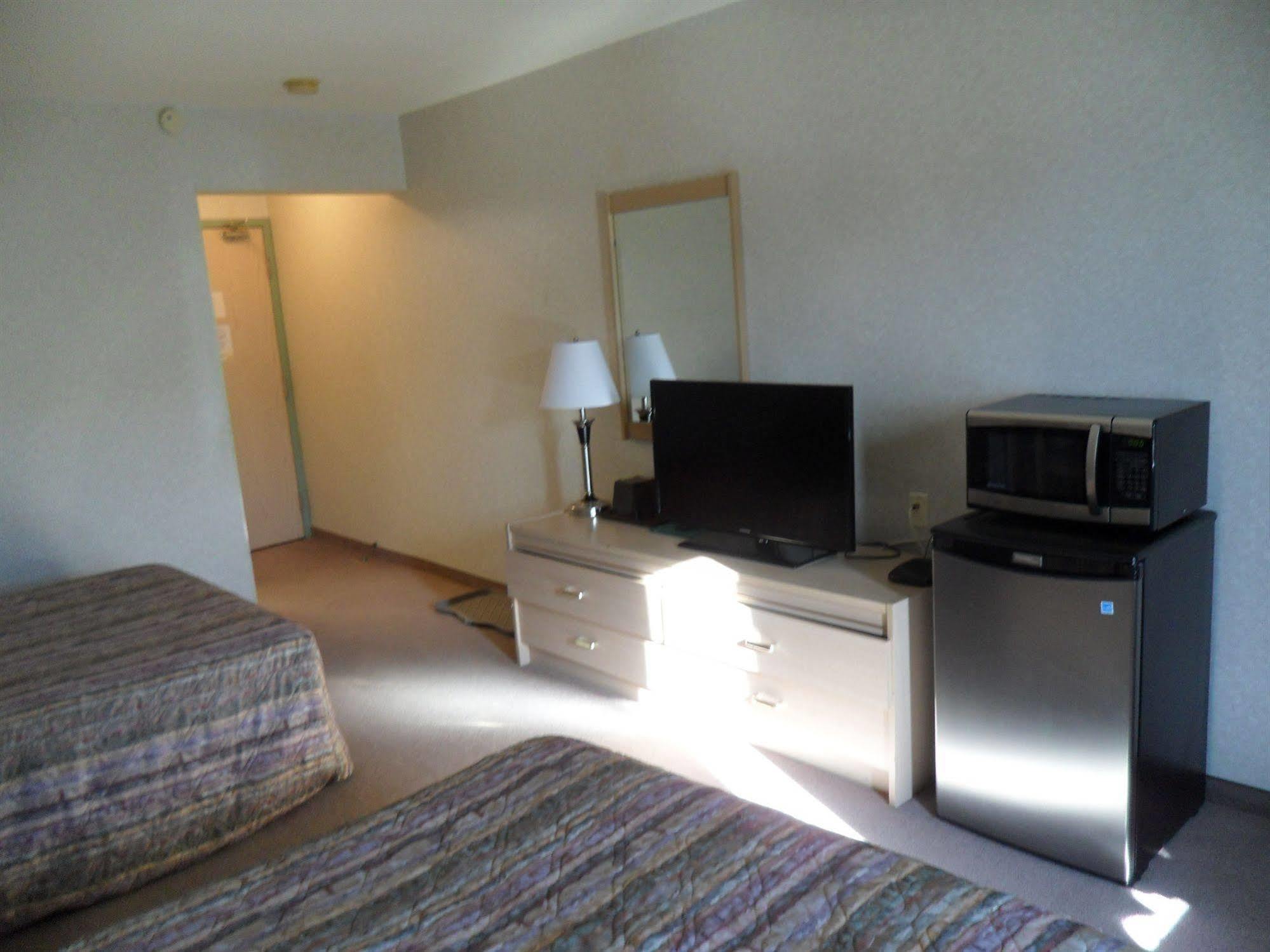 Bay Hill Inns & Suites Neepawa Ngoại thất bức ảnh