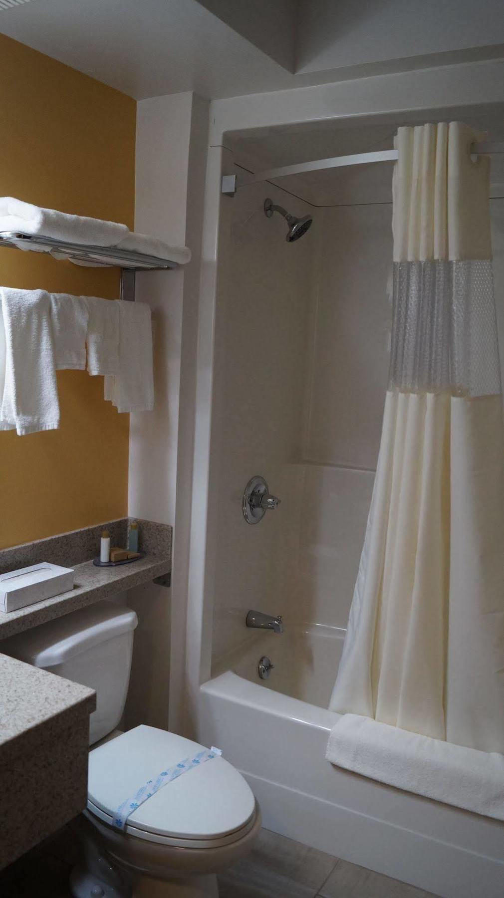 Bay Hill Inns & Suites Neepawa Ngoại thất bức ảnh