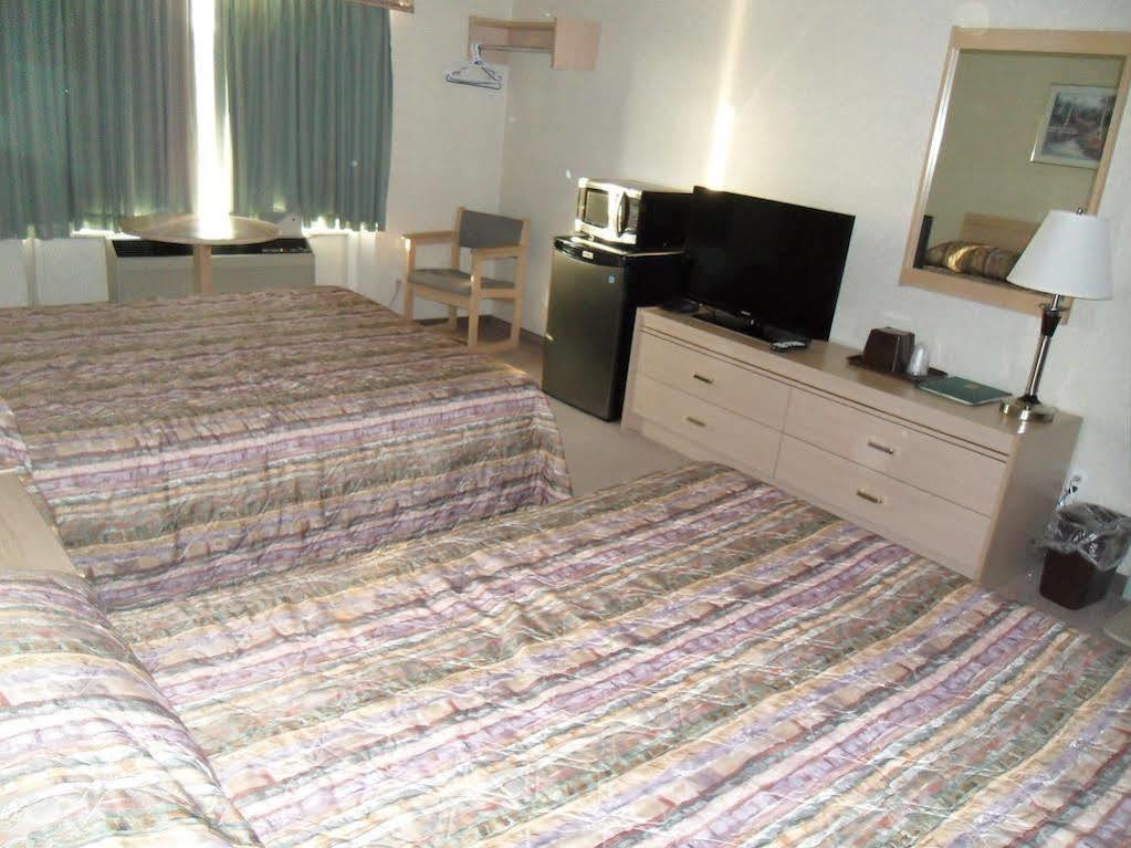 Bay Hill Inns & Suites Neepawa Ngoại thất bức ảnh