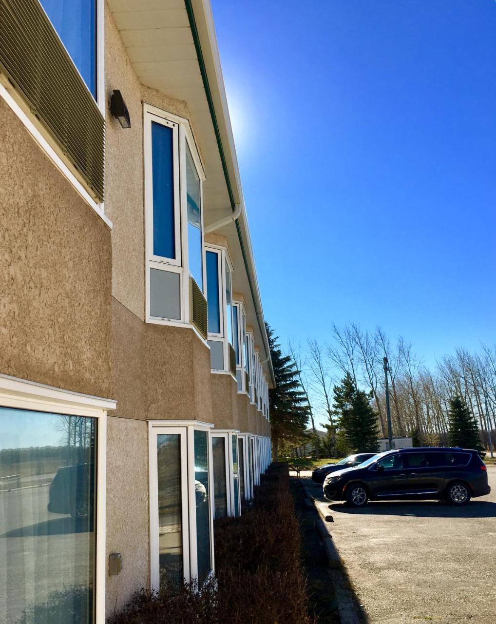 Bay Hill Inns & Suites Neepawa Ngoại thất bức ảnh
